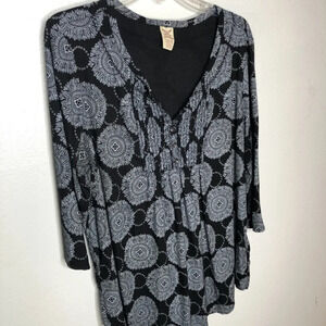 Faded Glory top. Size large (12-14) black & white